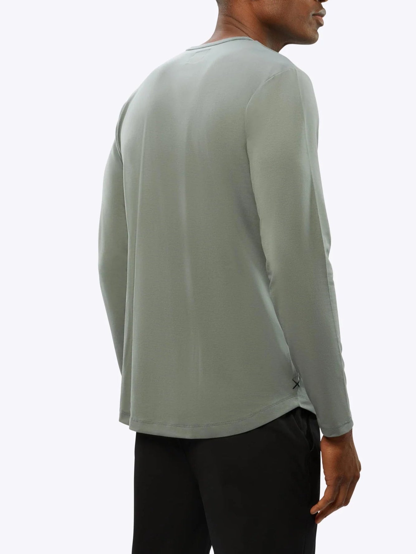 CUTS AO Long Sleeve Henley Curve-Hem Tee