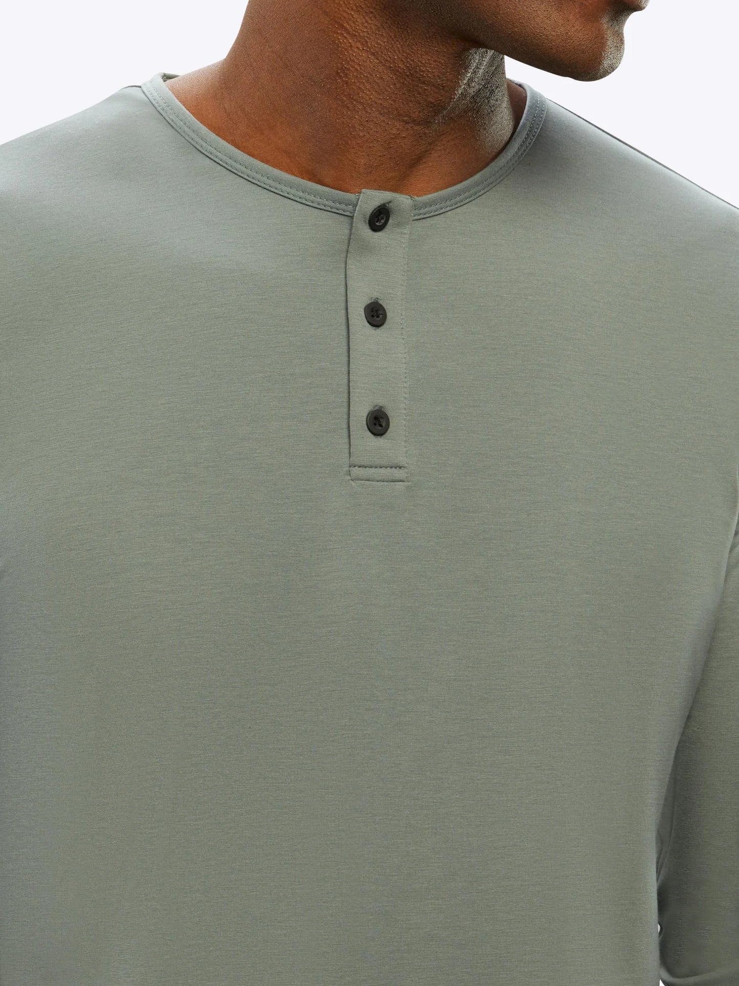 CUTS AO Long Sleeve Henley Curve-Hem Tee